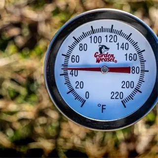 analog soil thermometer for garden use with fahrenheit scale and product description
